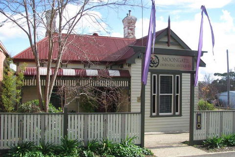 Moongate Accommodation - Queensland Tourism 6
