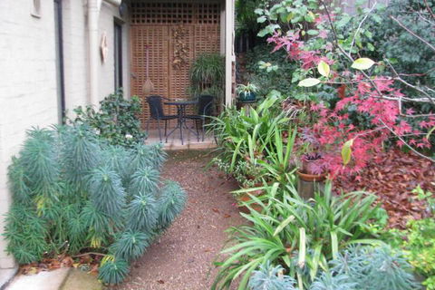 Moongate Accommodation - Queensland Tourism 0