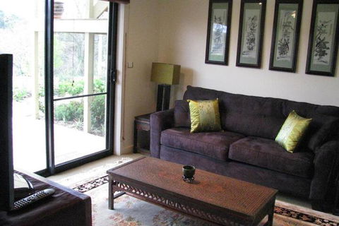 Moongate Accommodation - Queensland Tourism 4
