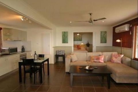 Kiama Harbour Cabins - QLD Tourism 6