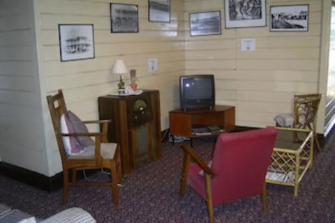 Jamberoo Pub & Saleyard Motel - QLD Tourism 1
