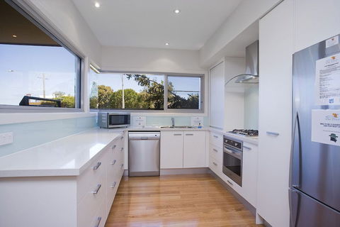 Two Bays Apartments - QLD Tourism 6