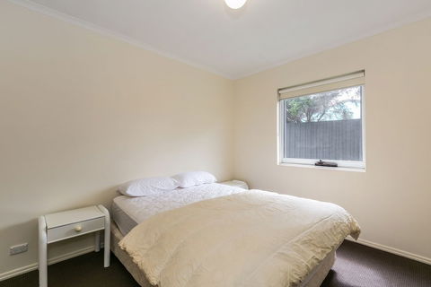 Two Bays Apartments - QLD Tourism 0