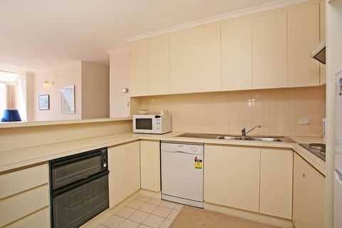 Two Bays Apartments - QLD Tourism 5