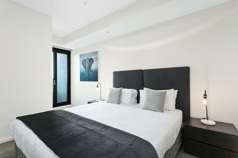 Waterfront Melbourne Apartments - Queensland Tourism 5