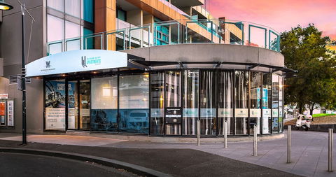 Waterfront Melbourne Apartments - Queensland Tourism 1