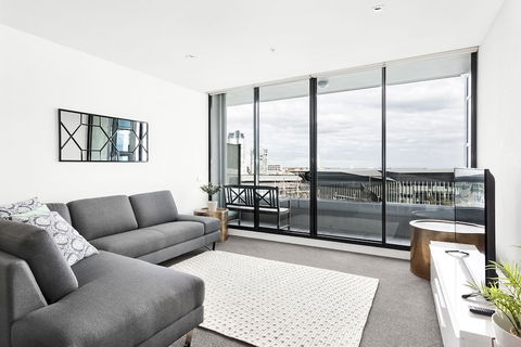 Waterfront Melbourne Apartments - Queensland Tourism 4