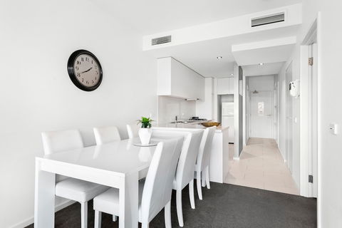 Waterfront Melbourne Apartments - Queensland Tourism 2