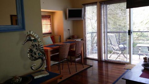 Wyreepi Caribbean Chalet - QLD Tourism 5