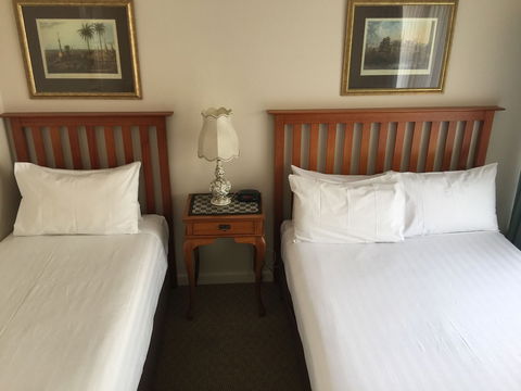 Aberdeen Motor Inn - QLD Tourism 4