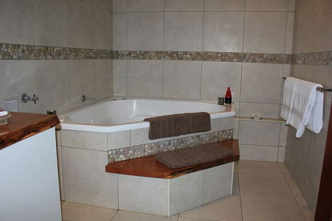 Hillcrest Mountain View Retreat - QLD Tourism 2