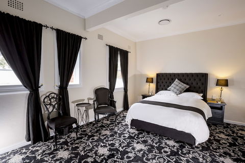 The Commercial Boutique Hotel - QLD Tourism 3