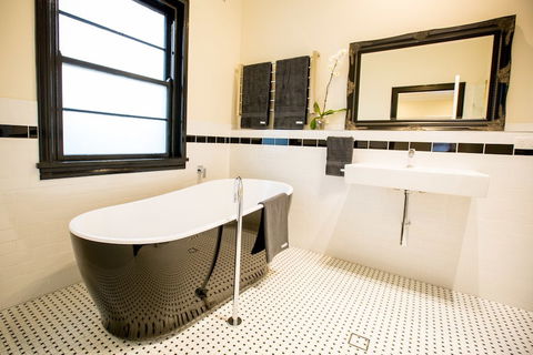 The Commercial Boutique Hotel - QLD Tourism 5