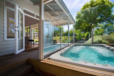 Sades - Queensland Tourism 1