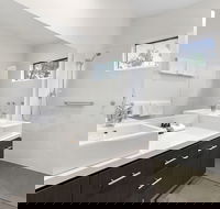 Anchors Beach House - Queensland Tourism