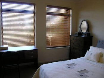 Insaa Serviced Apartments Dandenong - Queensland Tourism 5