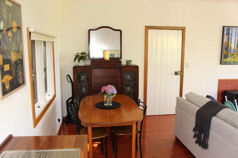 Nagoondie Studio - Queensland Tourism 1