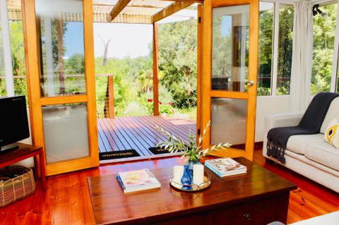 Nagoondie Studio - Queensland Tourism 6