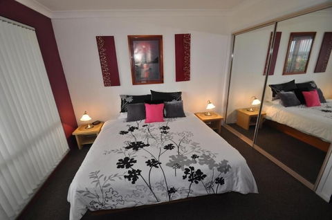 Beachfront Apartments Narooma - QLD Tourism 5