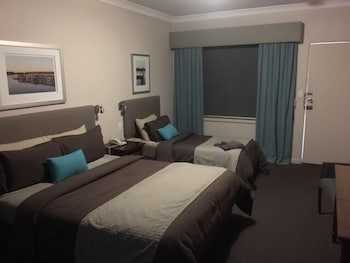 Pastoral Hotel Motel - Queensland Tourism 1