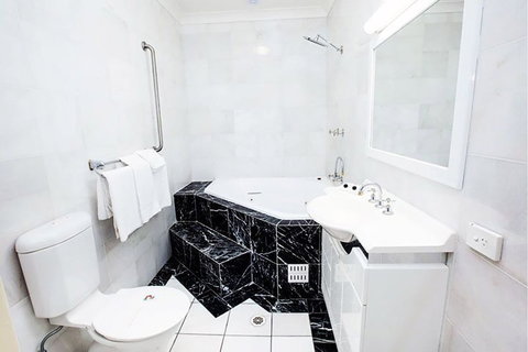 Motto Farm Motel - QLD Tourism 4