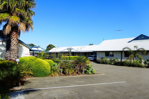 Torquay Tropicana Motel - QLD Tourism 0