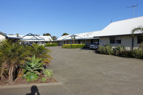 Torquay Tropicana Motel - QLD Tourism 4