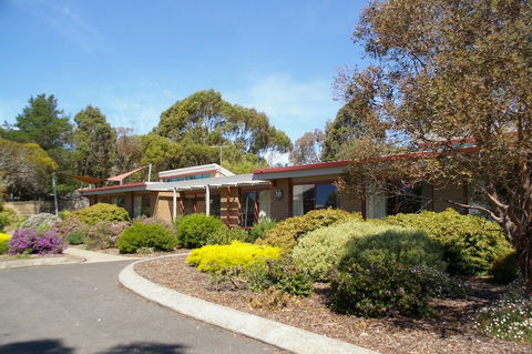 Deakin Geelong Units - QLD Tourism 0