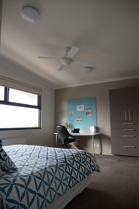 Deakin Geelong Units - QLD Tourism 6