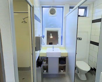 Deakin Geelong Units - QLD Tourism 5