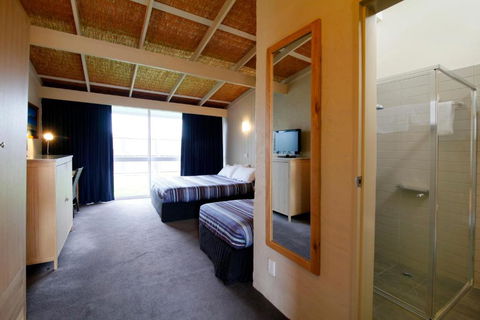 Torquay Hotel / Motel - QLD Tourism 1