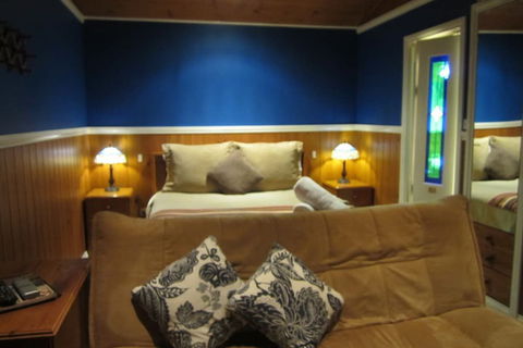 Willowlake Cottages - Queensland Tourism 5