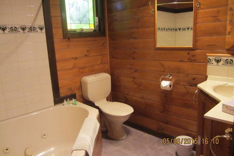 Willowlake Cottages - Queensland Tourism 3