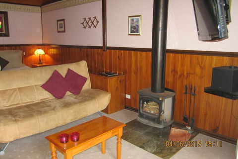 Willowlake Cottages - Queensland Tourism 2