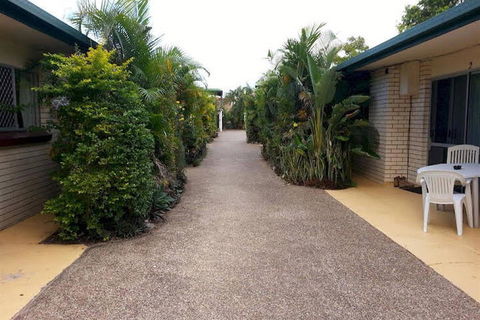 Sandy Court Holiday Units - QLD Tourism 4
