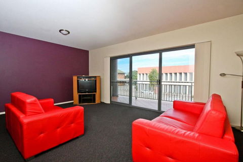 Cosmopolitan Apartments - Queensland Tourism 4