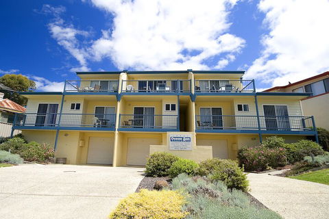 Lorne Ocean Sun Apartments - QLD Tourism 4