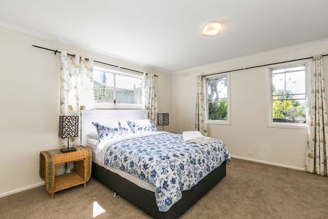 Beachfront Cottages Torquay - QLD Tourism 4