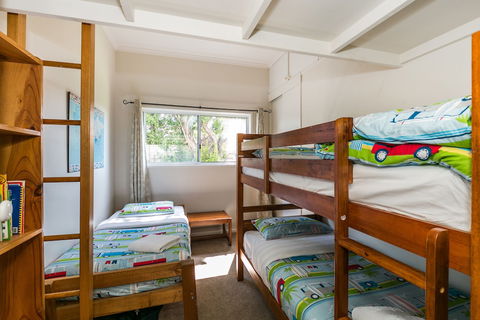 Beachfront Cottages Torquay - QLD Tourism 6