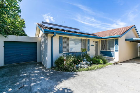 Beachfront Cottages Torquay - QLD Tourism 2