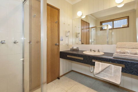 Ararat Motor Inn - Queensland Tourism 6