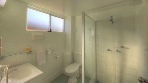 The Vines Motel And Cottages - QLD Tourism 4