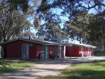 Clare Valley Cabins - QLD Tourism 2