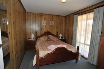 Clare Valley Cabins - QLD Tourism 4
