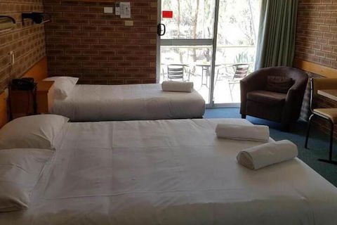 Corowa Golf Club Motel - Queensland Tourism 3