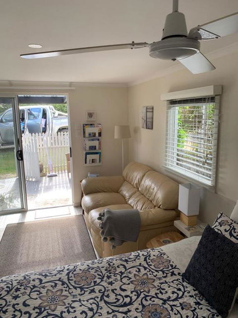 Wintergarden Beach Cabin - QLD Tourism 3