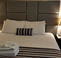 Hibiscus Lakeside Motel - QLD Tourism