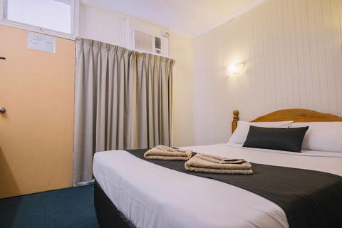 London Motor Inn - QLD Tourism 1