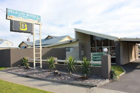 Pelicans Motel San Remo - Queensland Tourism 0