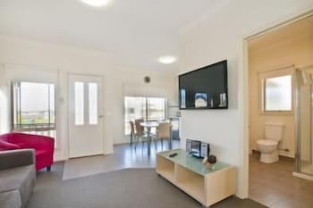 Werribee Short Stay Villas & Accommodation - Queensland Tourism 4
